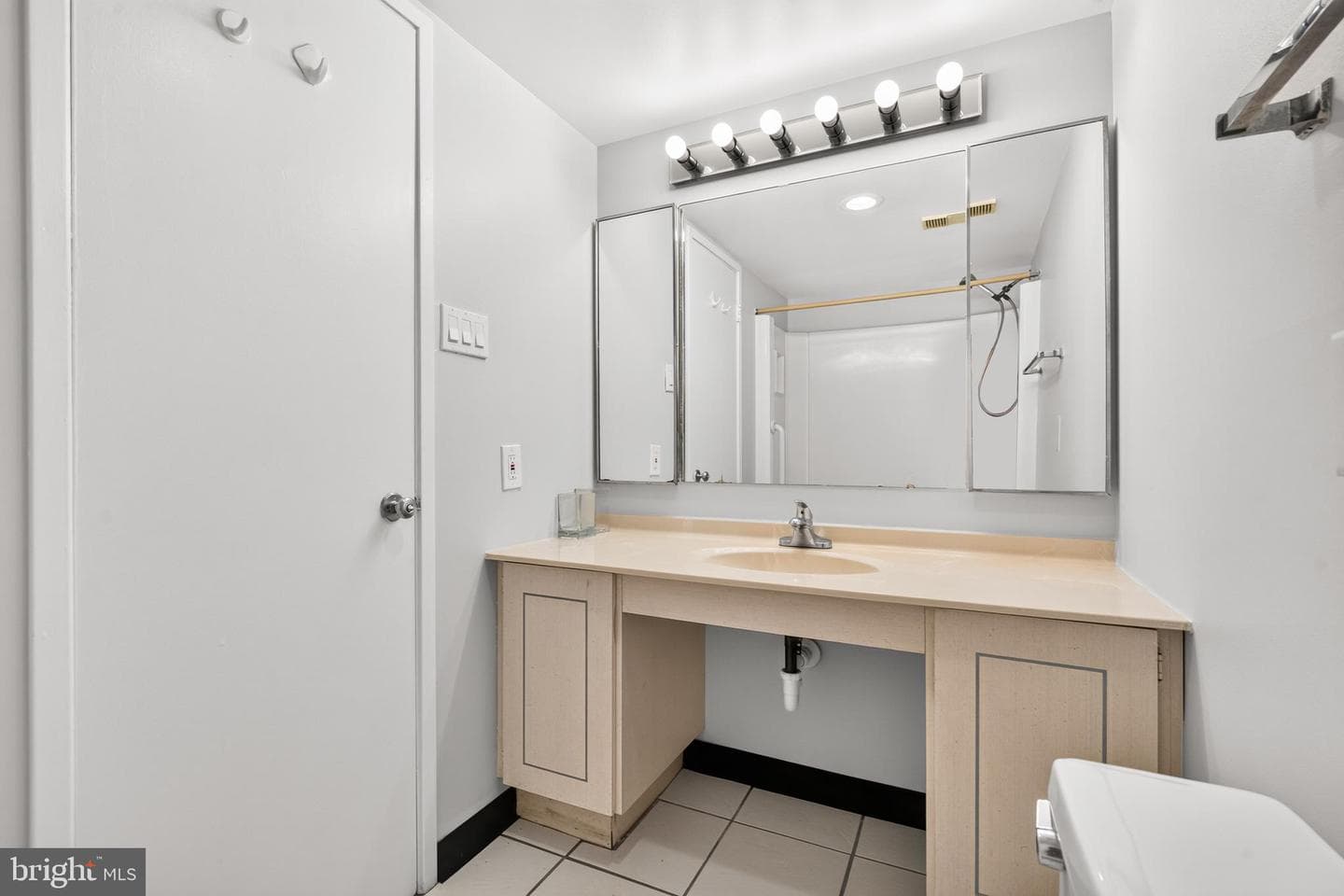 307 Yoakum Parkway #802 photo 21