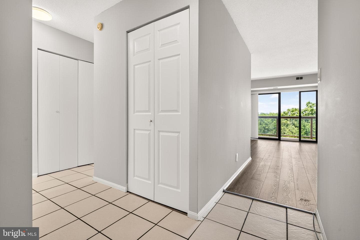 307 Yoakum Parkway #802 photo 6