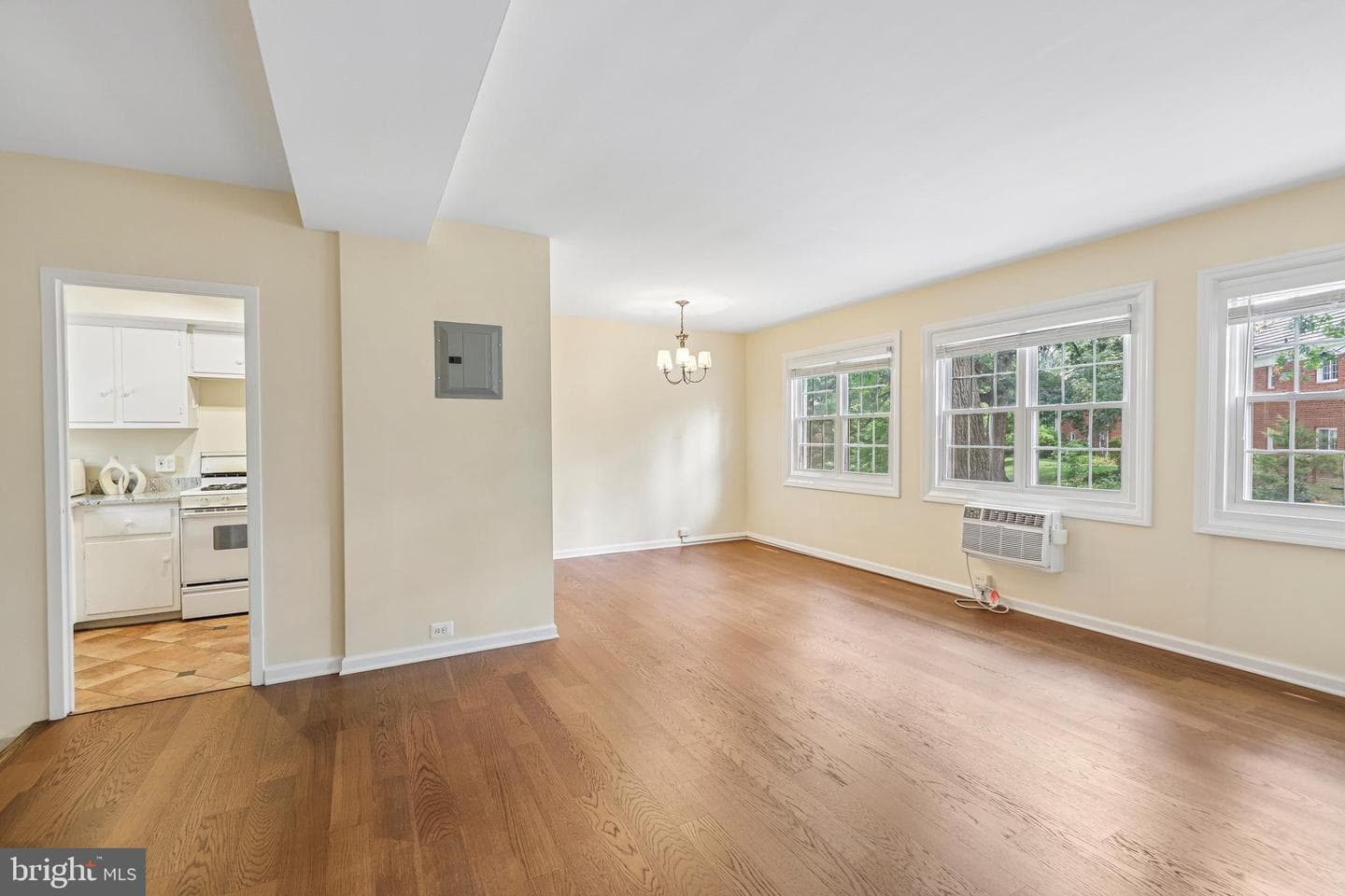 1622 Ripon Place photo 4