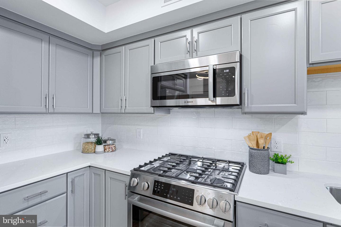 701 N Henry Street #212 photo 14