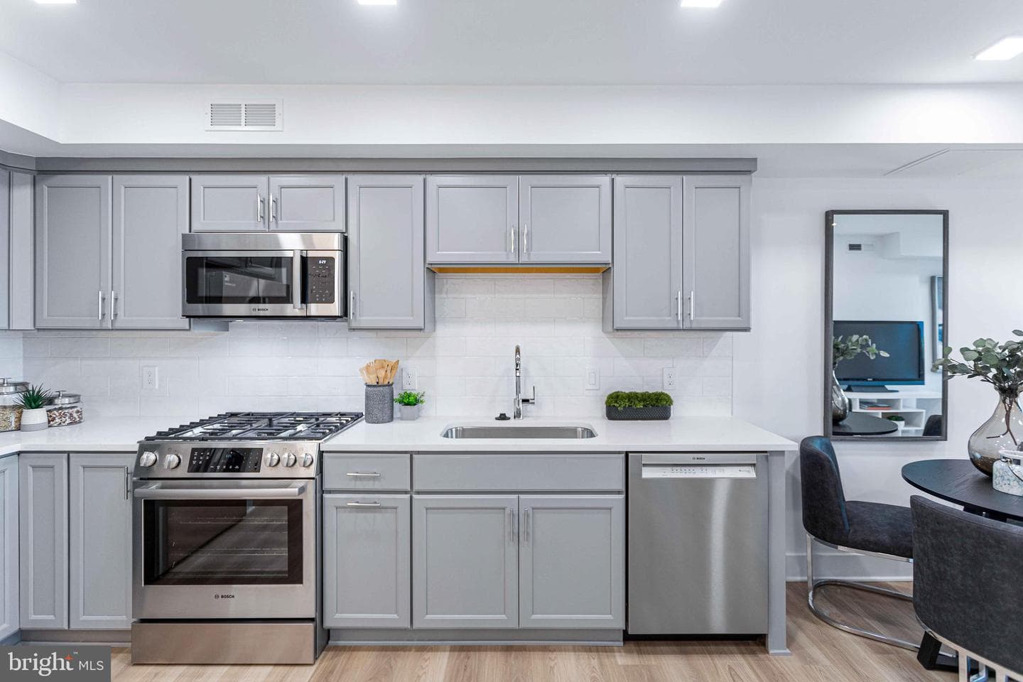 701 N Henry Street #212 photo 15