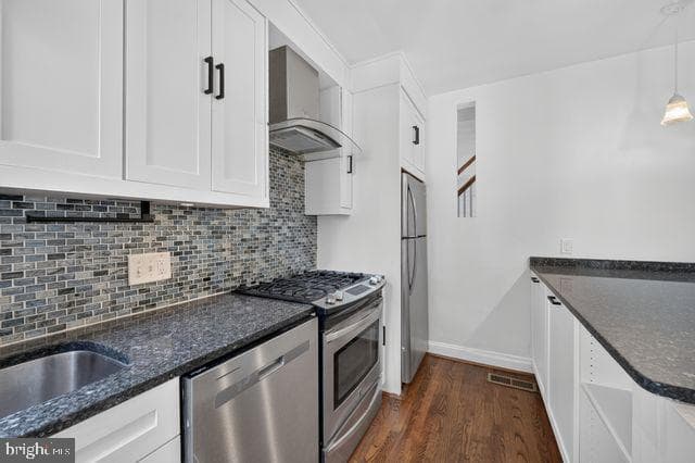 1204 Oronoco Street photo 6