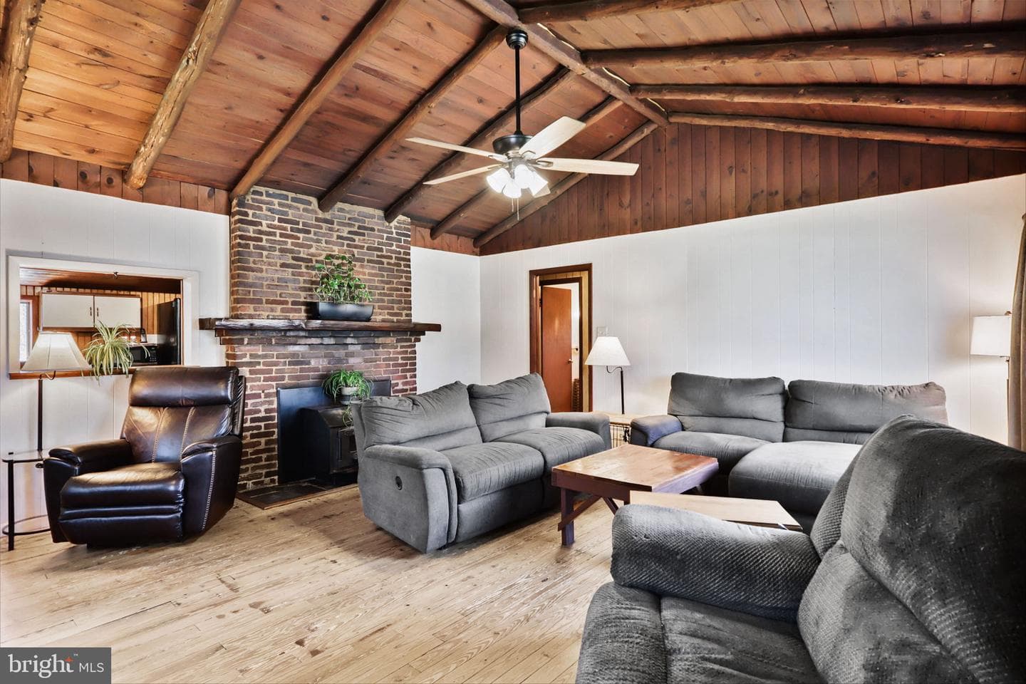 479 Hemlock Lane photo 4