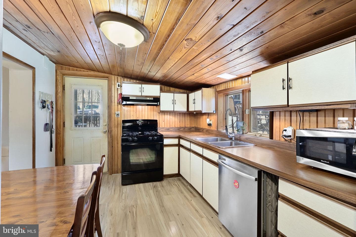 479 Hemlock Lane photo 8