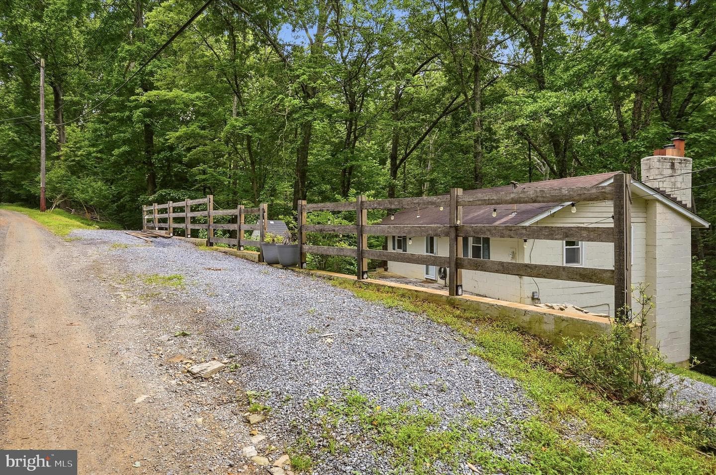 692 Laurel Lane photo 4