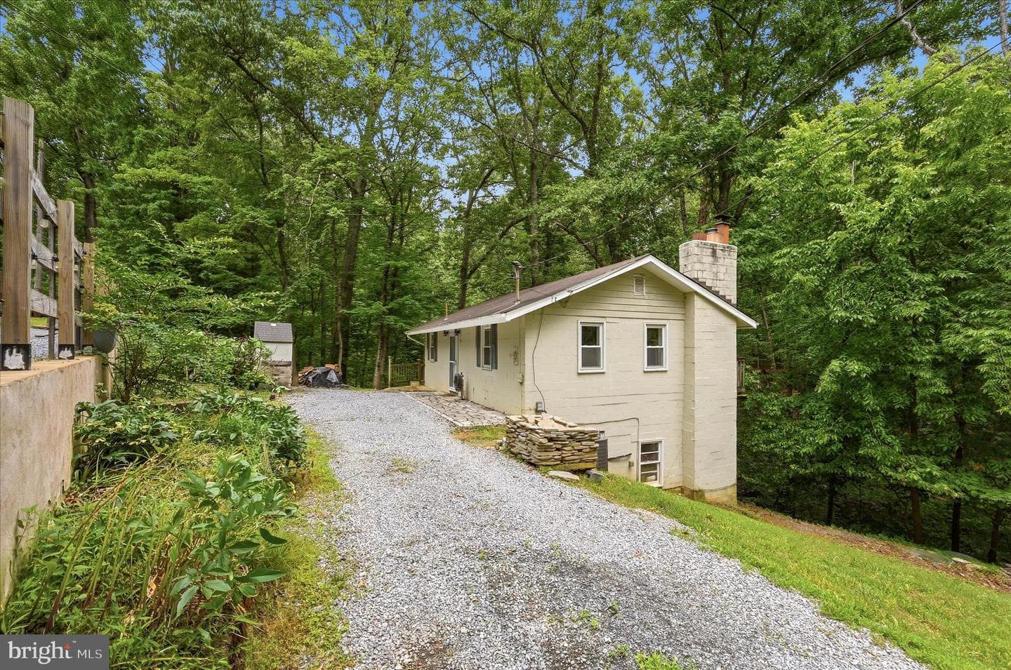 692 Laurel Lane photo 5