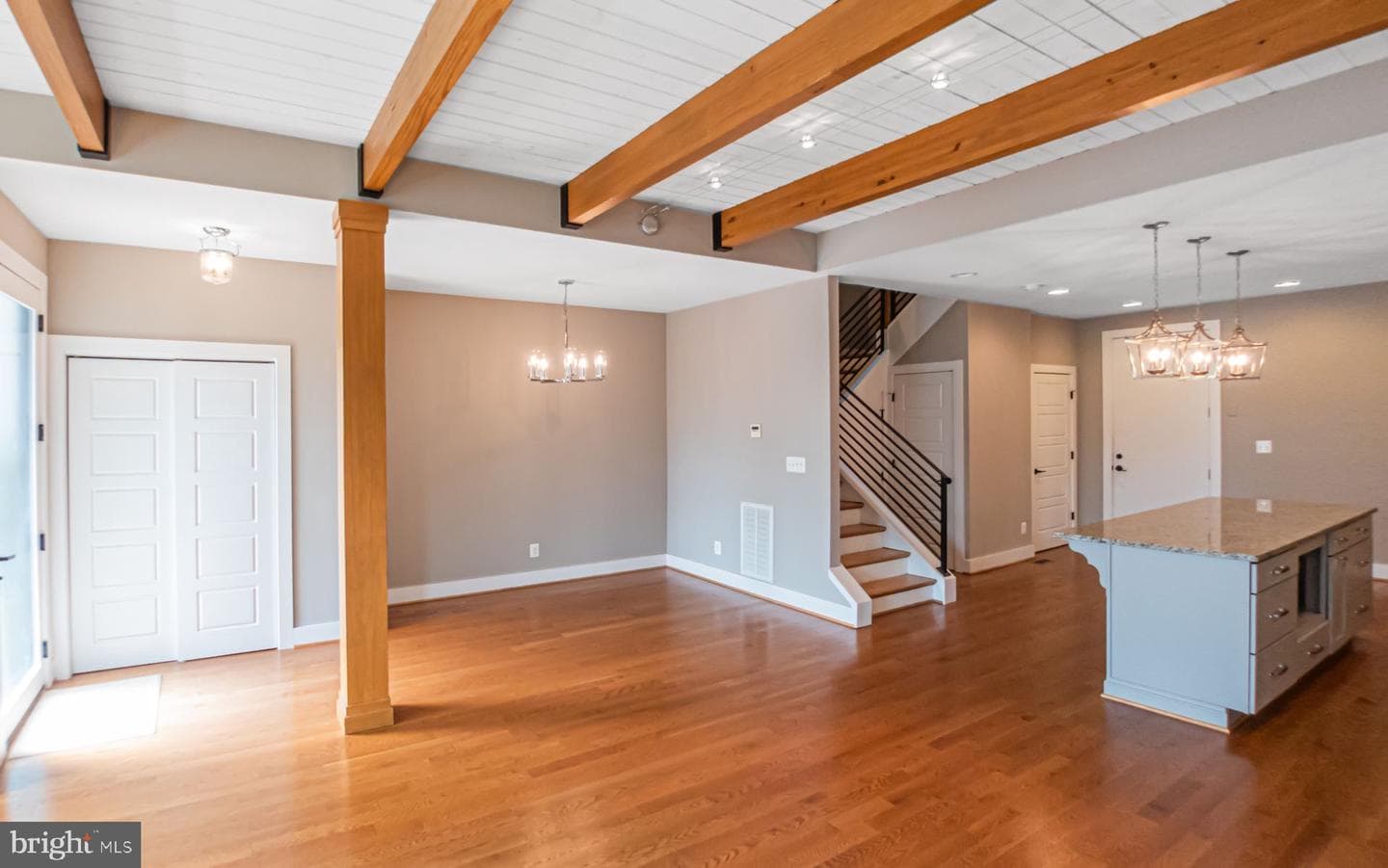 579 Lochlyn Hill Drive photo 4
