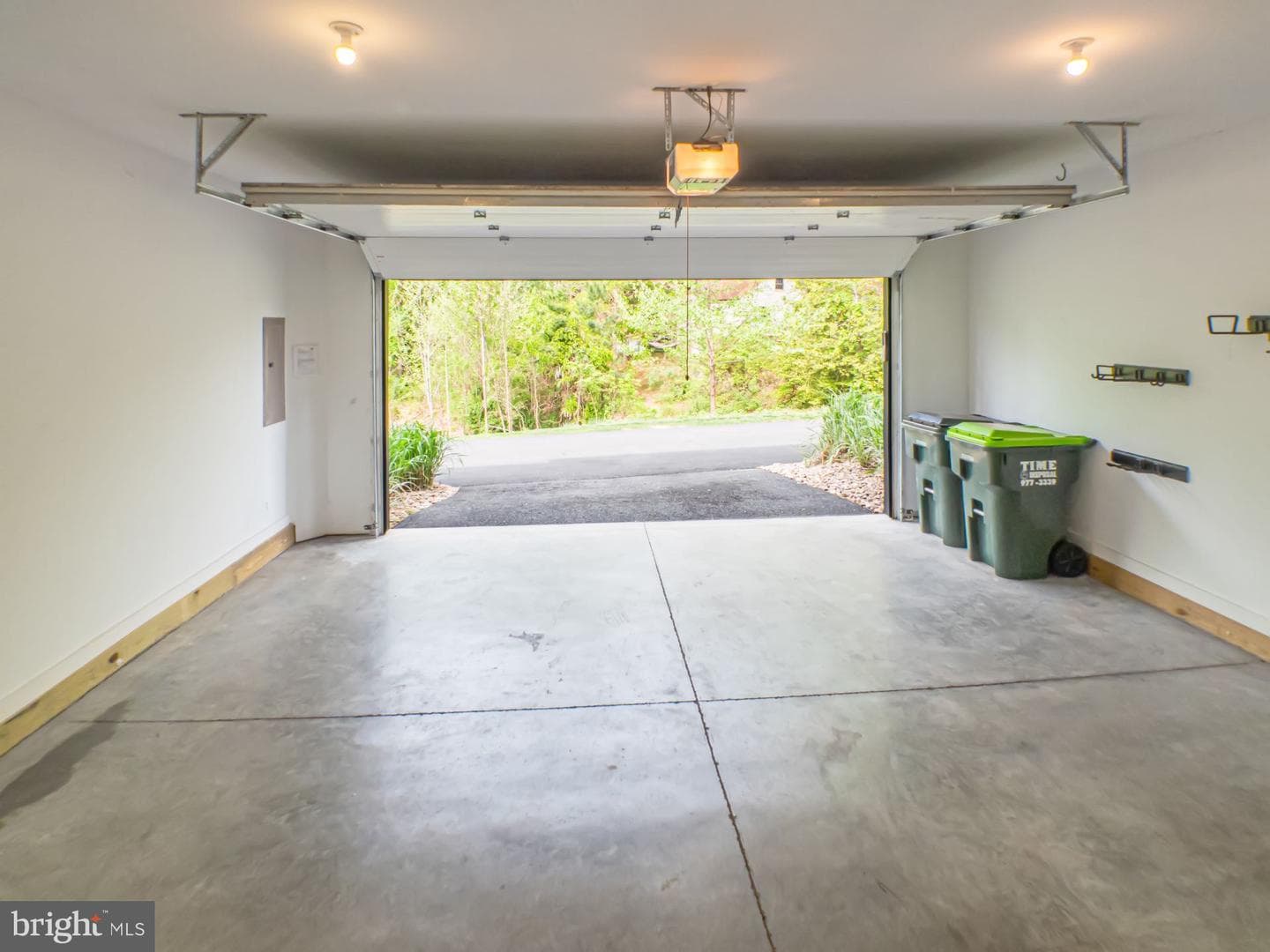 579 Lochlyn Hill Drive photo 40