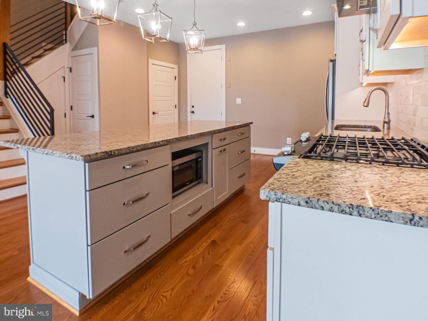 579 Lochlyn Hill Drive photo 9