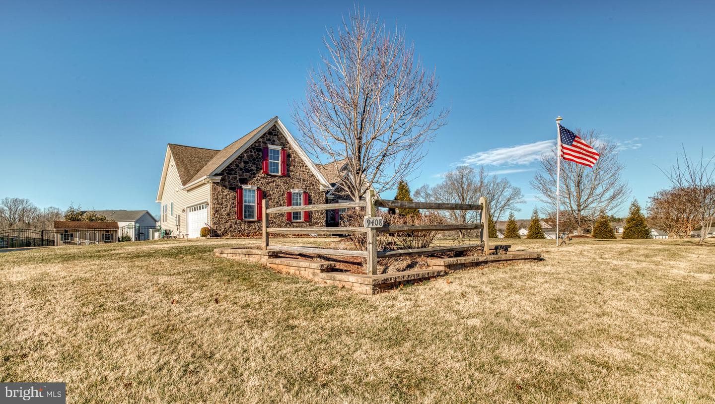9408 Blackbird Loop photo 47