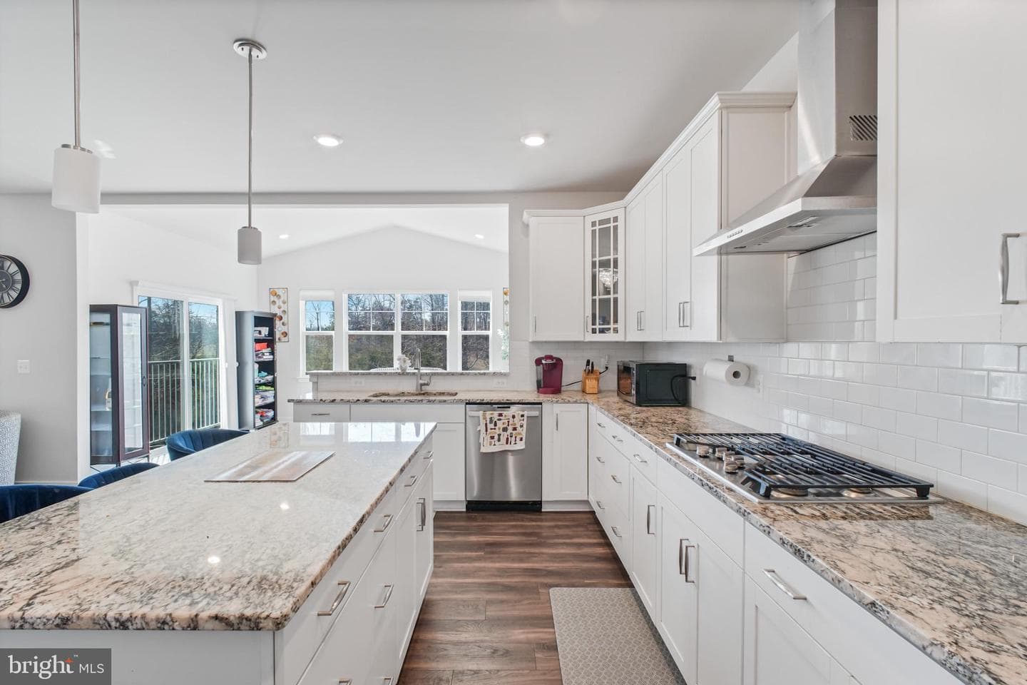 2094 Whithorn Hill photo 5