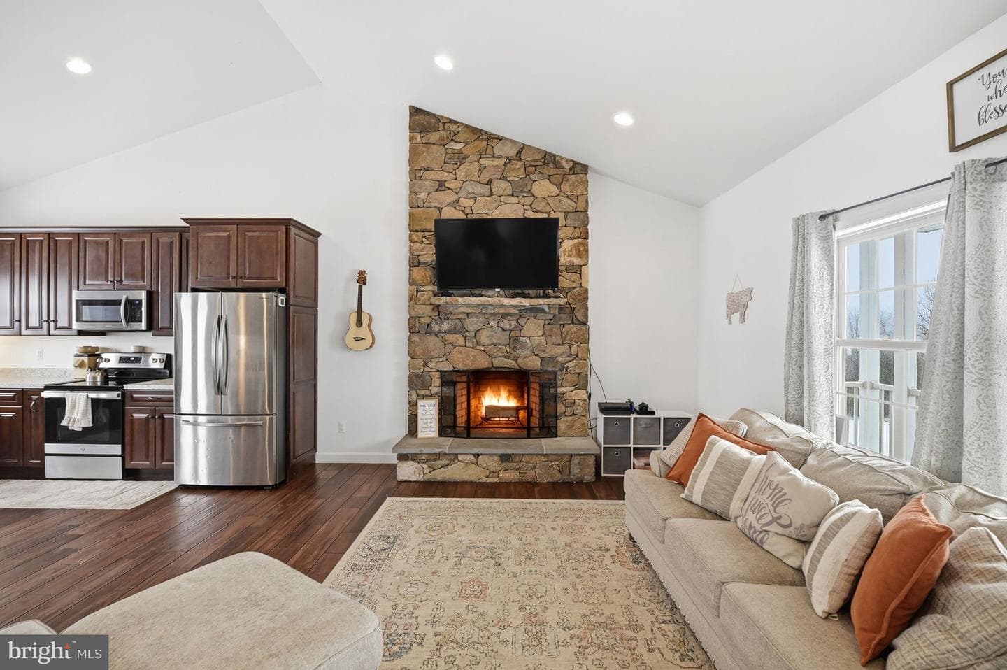 7466 Meadow View Lane photo 6