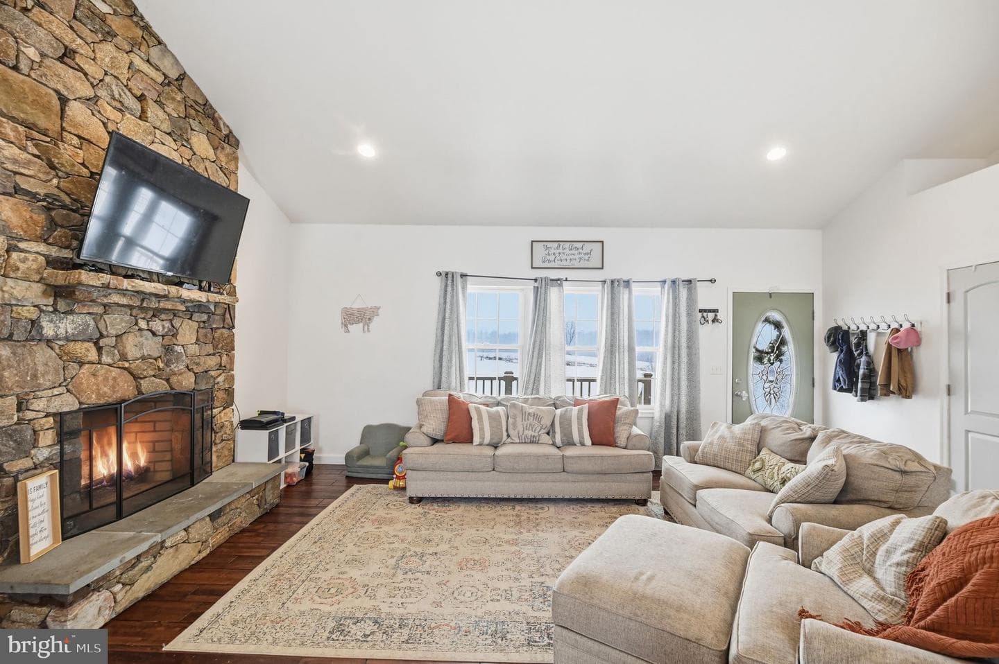 7466 Meadow View Lane photo 8