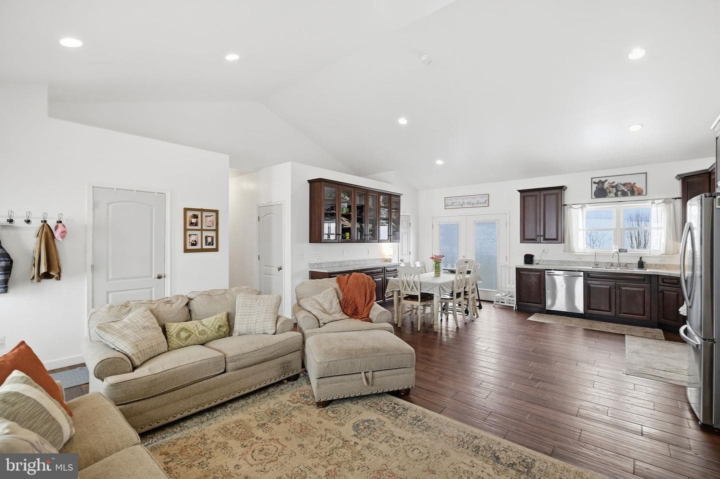 7466 Meadow View Lane photo 9