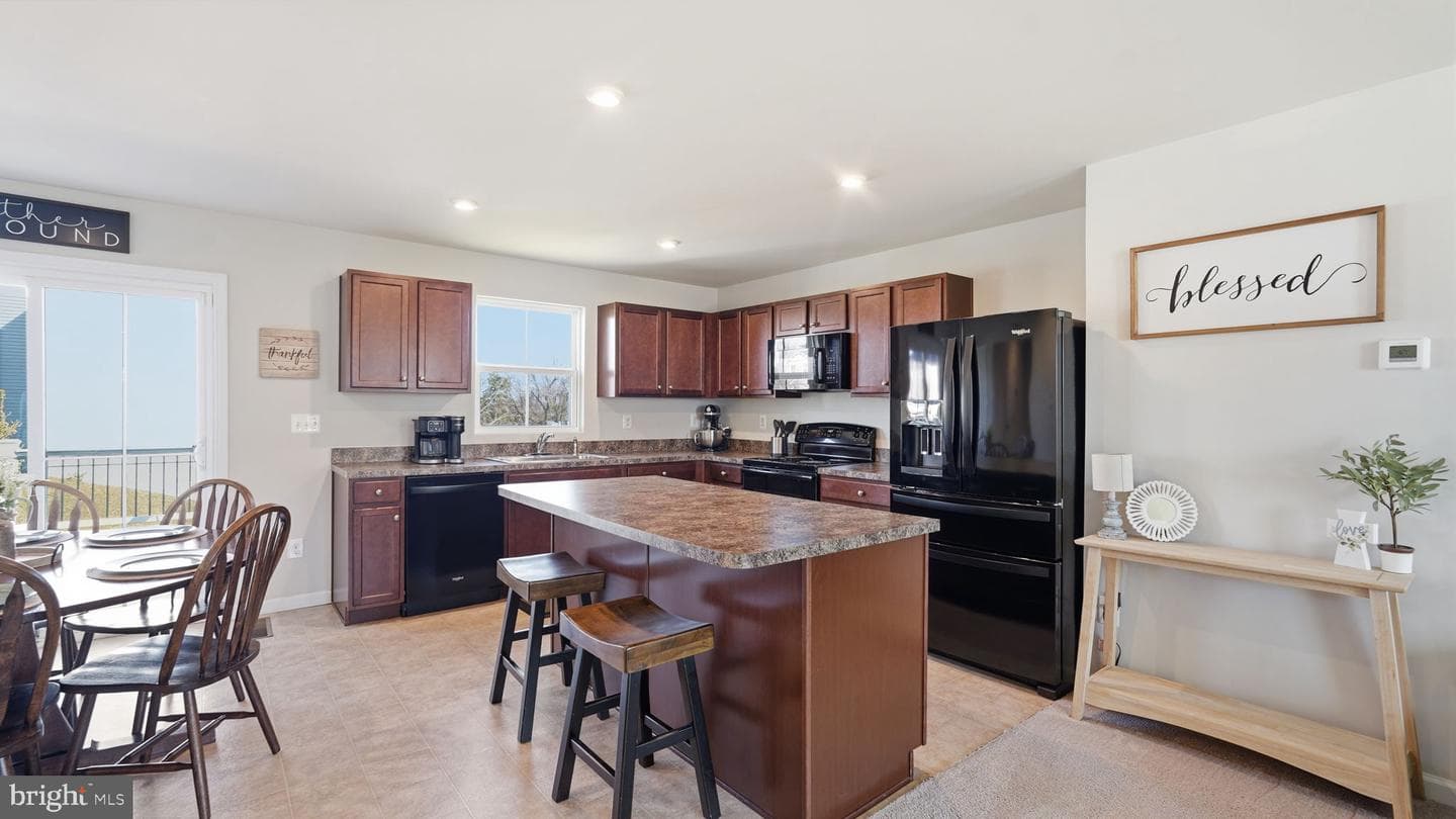 2402 Butternut Lane photo 4