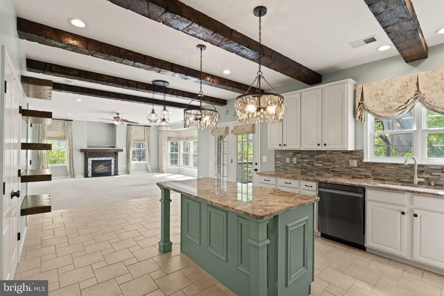 553 Windermere Drive photo 3