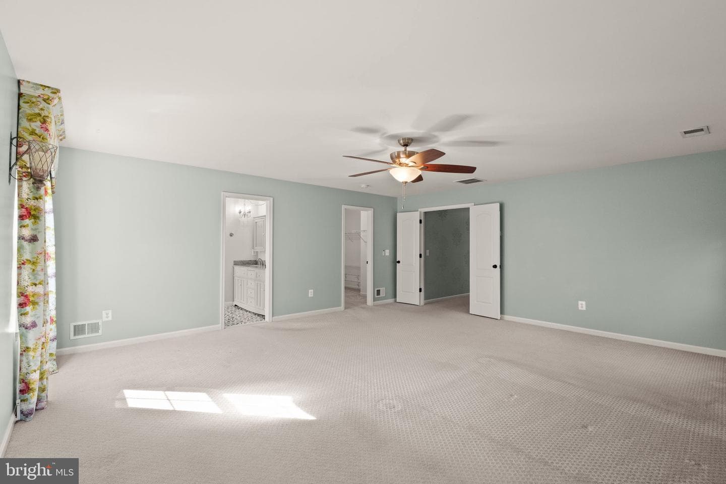 553 Windermere Drive photo 32