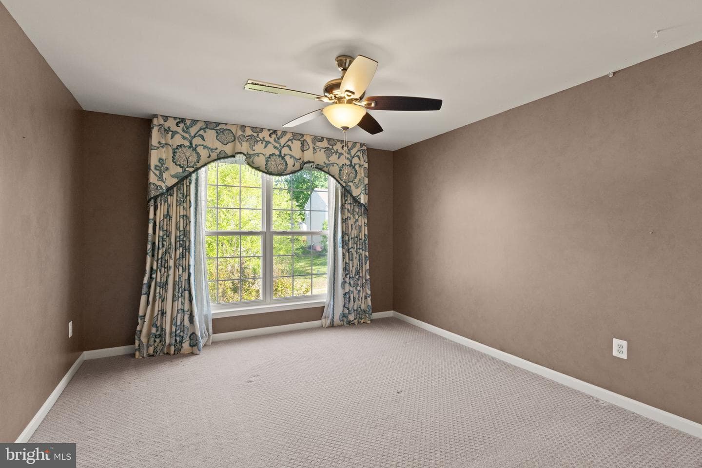 553 Windermere Drive photo 44