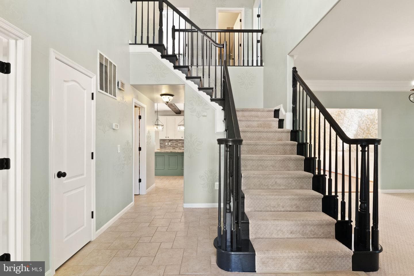 553 Windermere Drive photo 9