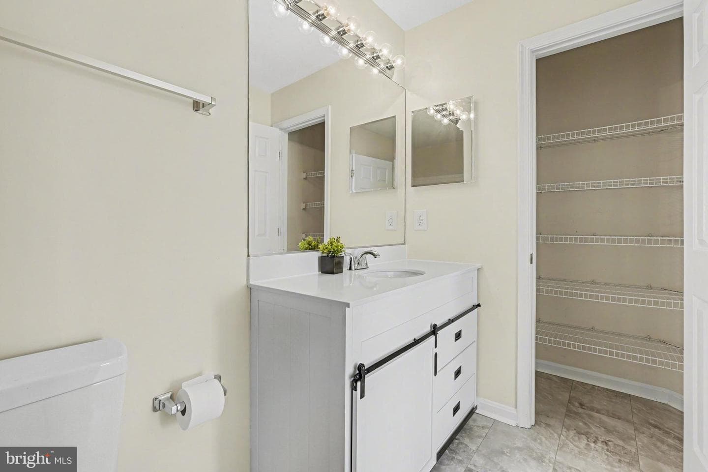 359 Snyder Lane photo 17