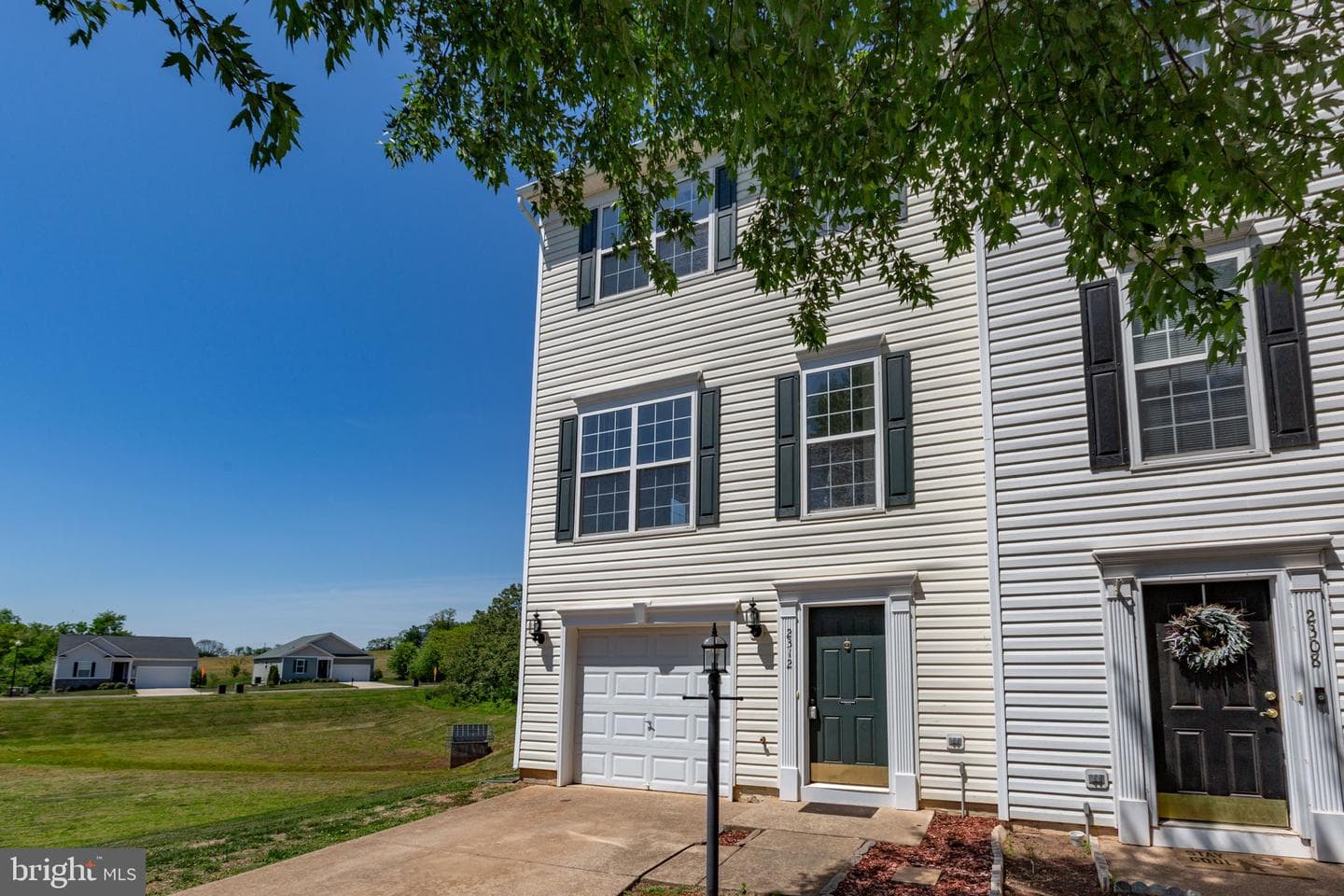 2312 Forsythia Drive photo 3