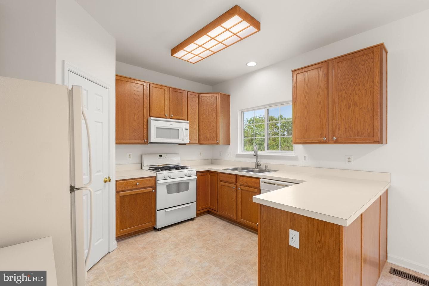 2312 Forsythia Drive photo 6