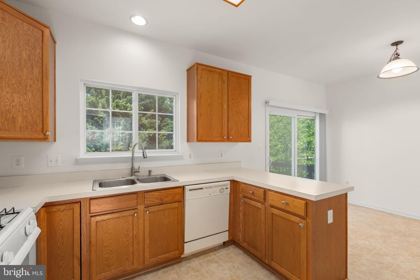 2312 Forsythia Drive photo 8