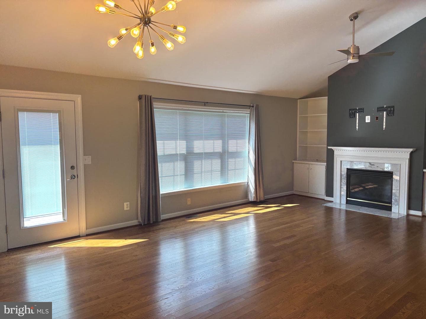1808 Stoneybrook Lane photo 3