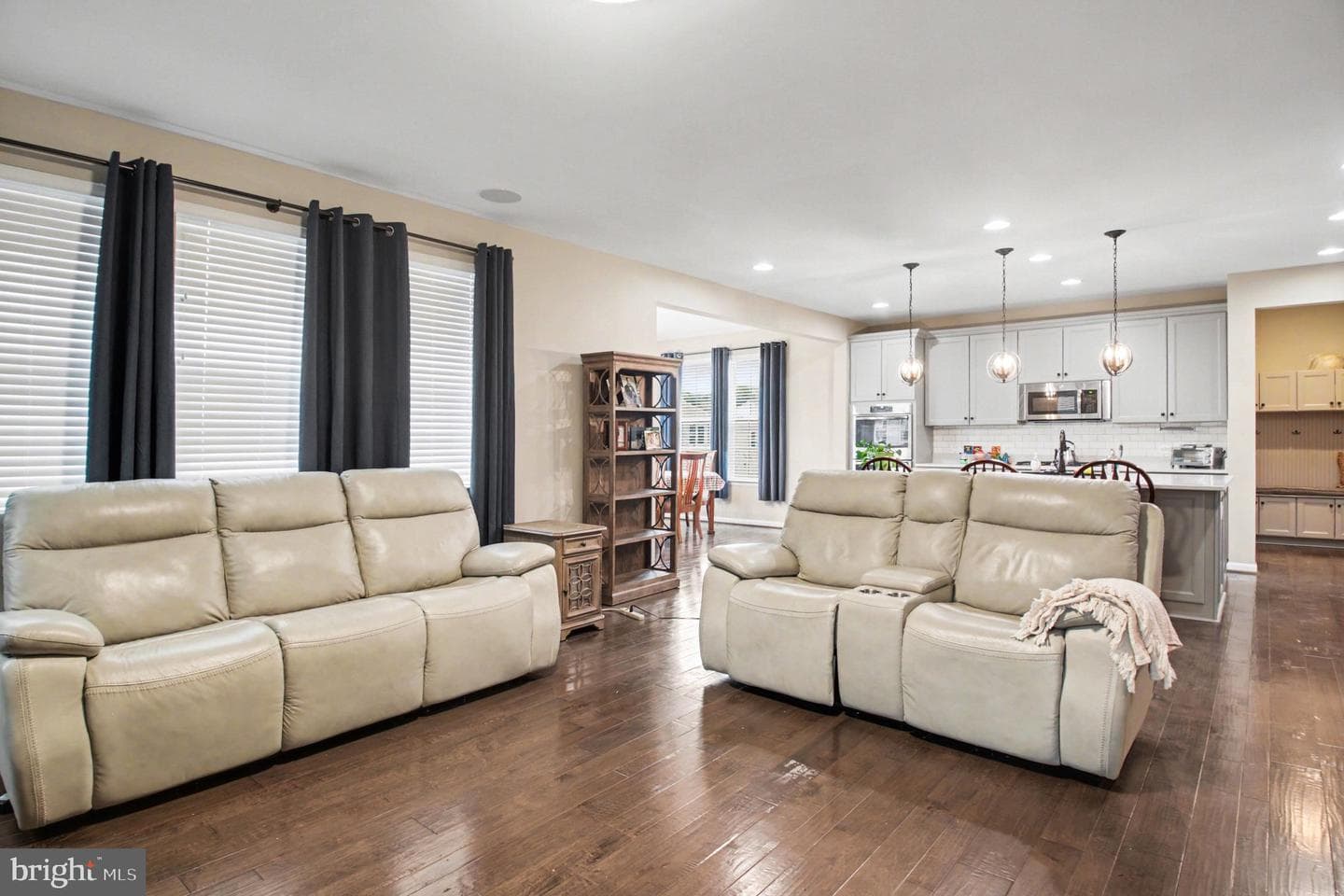 702 Kingsbrook photo 13
