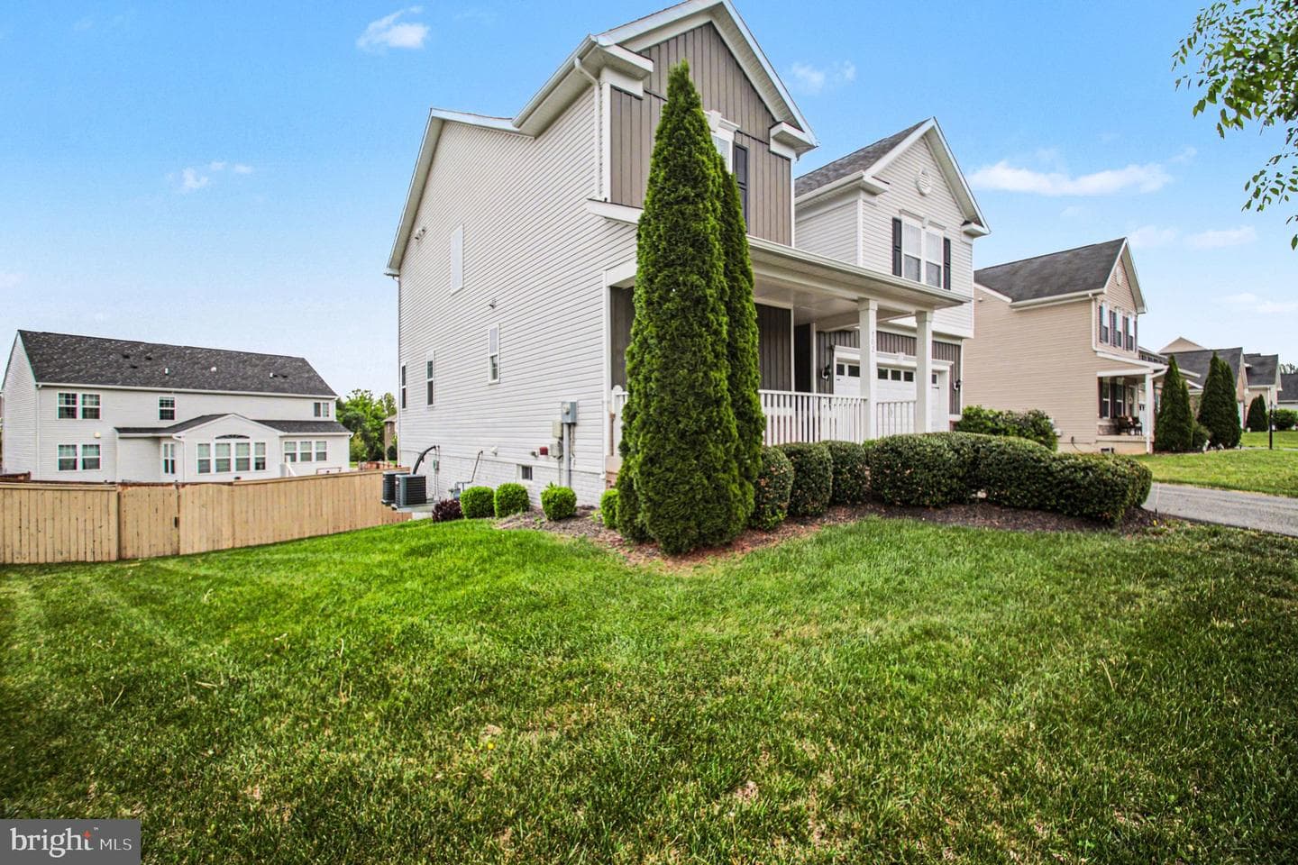 702 Kingsbrook photo 5