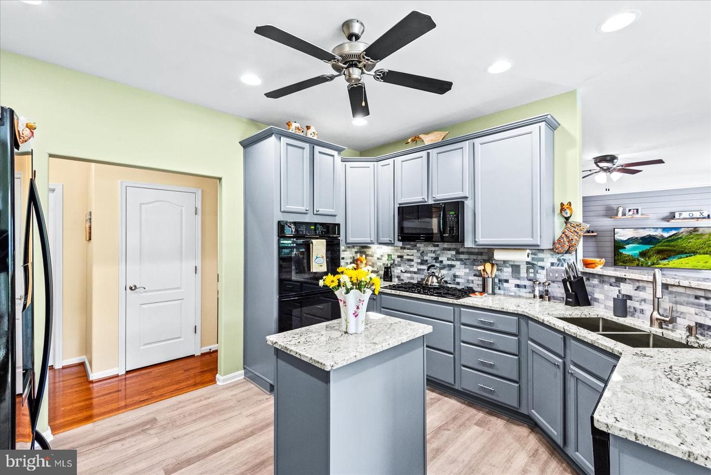 632 Windermere Dr photo 16
