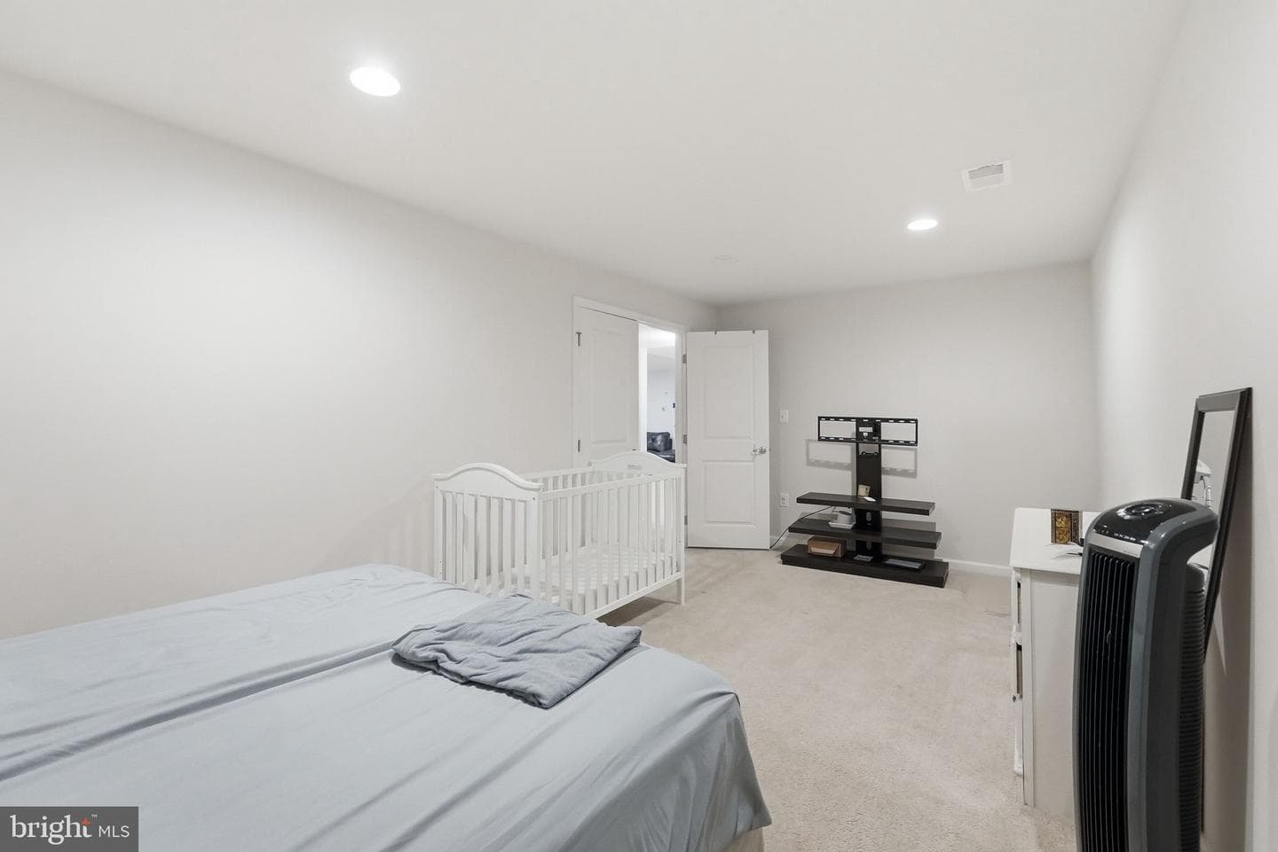 827 Fairwood photo 34