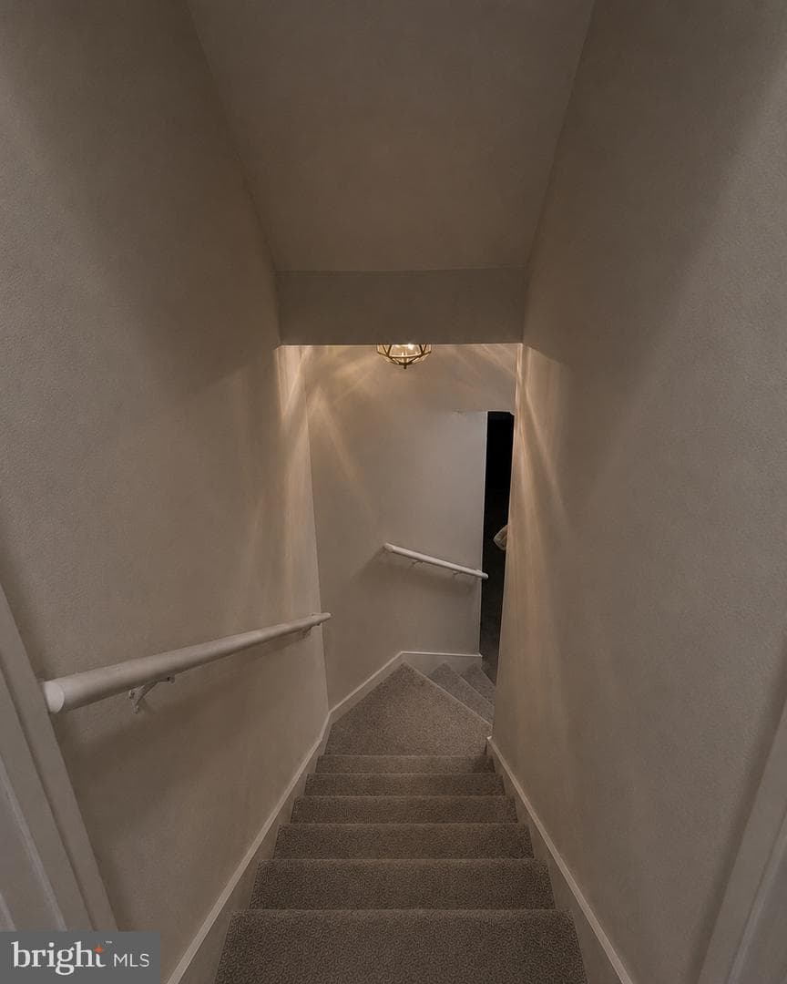 627 Holly Crest Drive photo 34