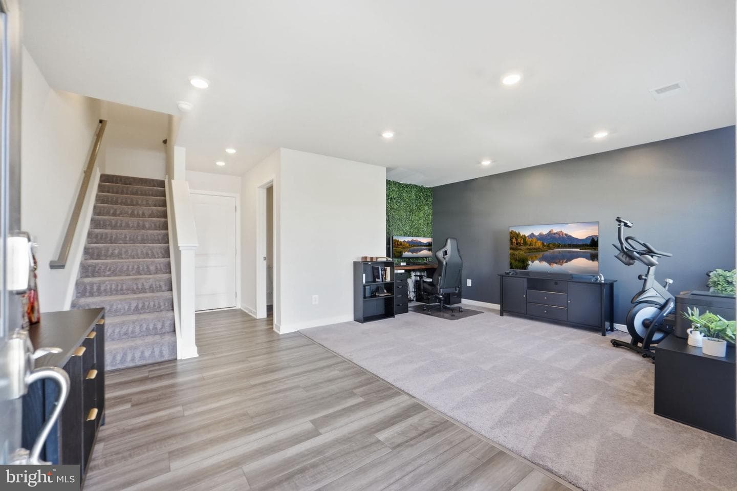 2243 Barhill photo 4