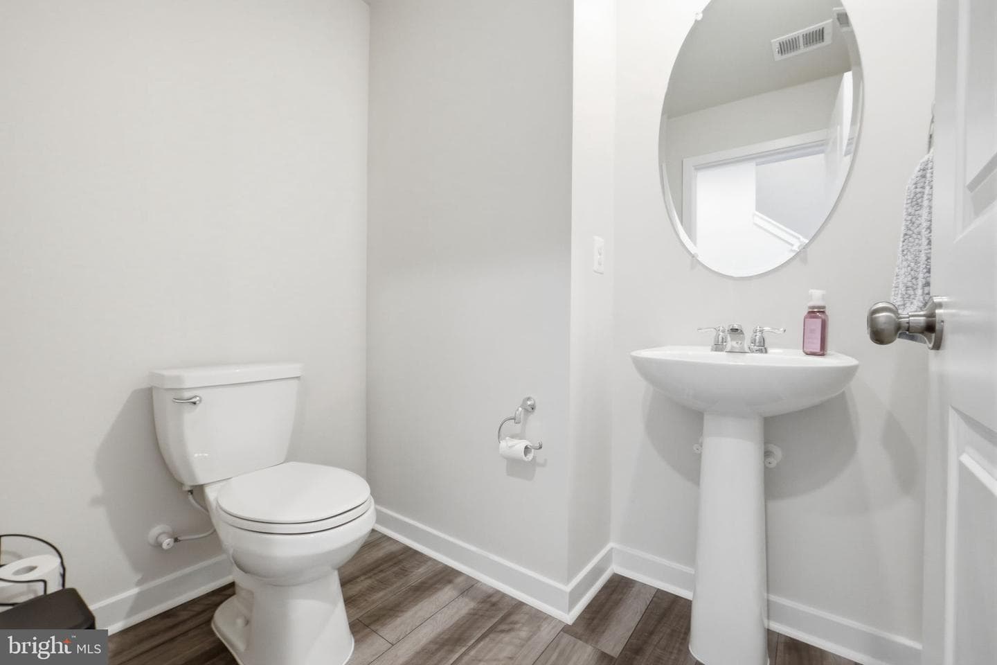 2243 Barhill photo 7
