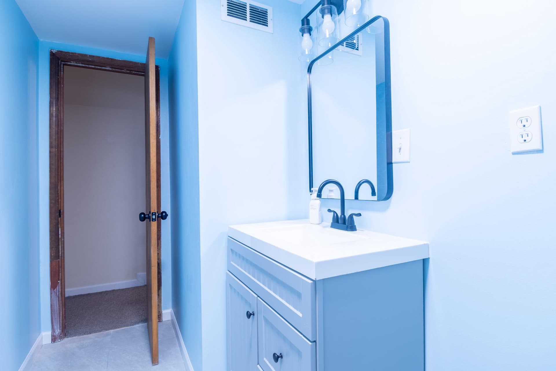15122 Hall St photo 31