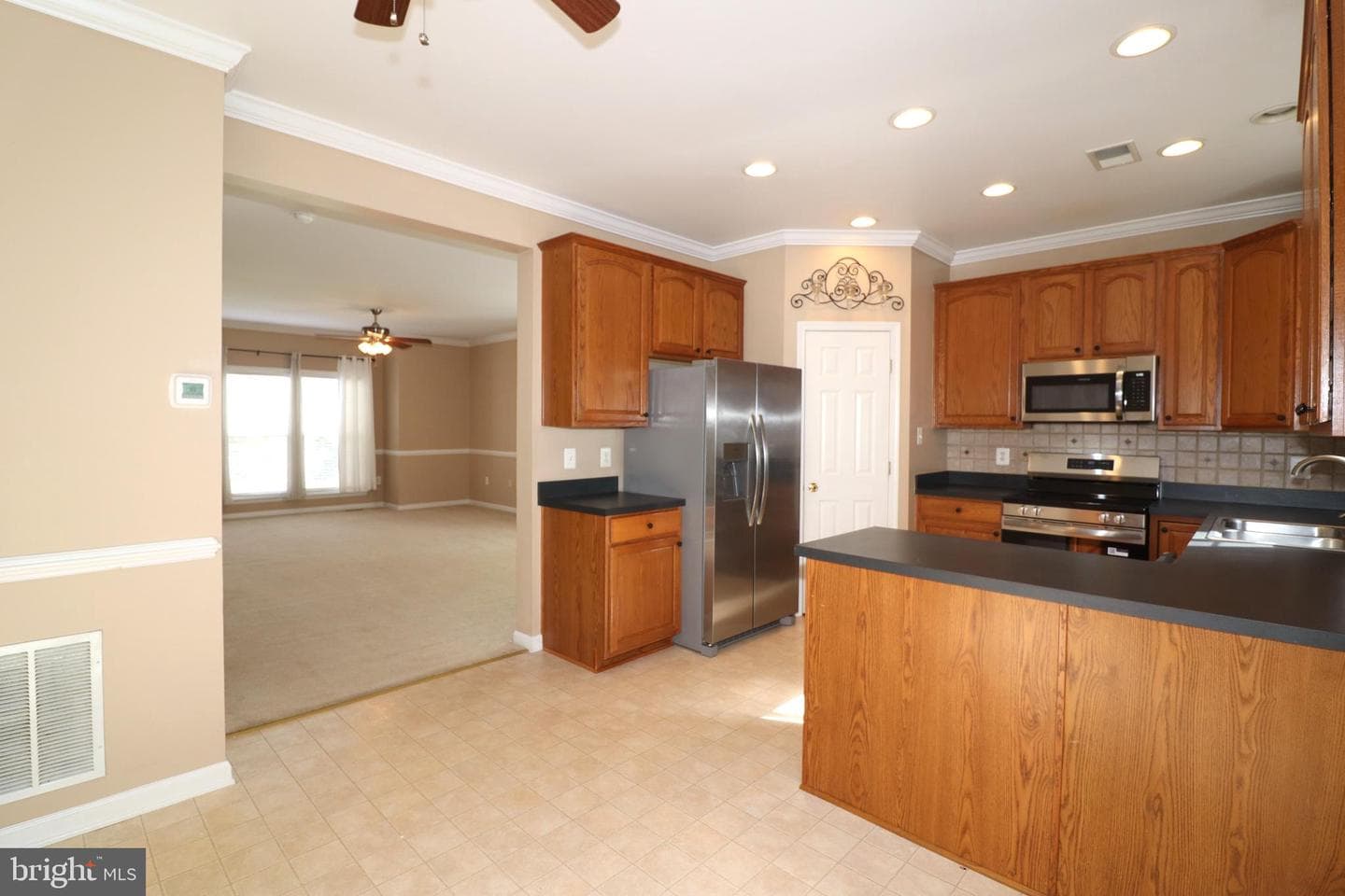 936 Persimmon photo 21