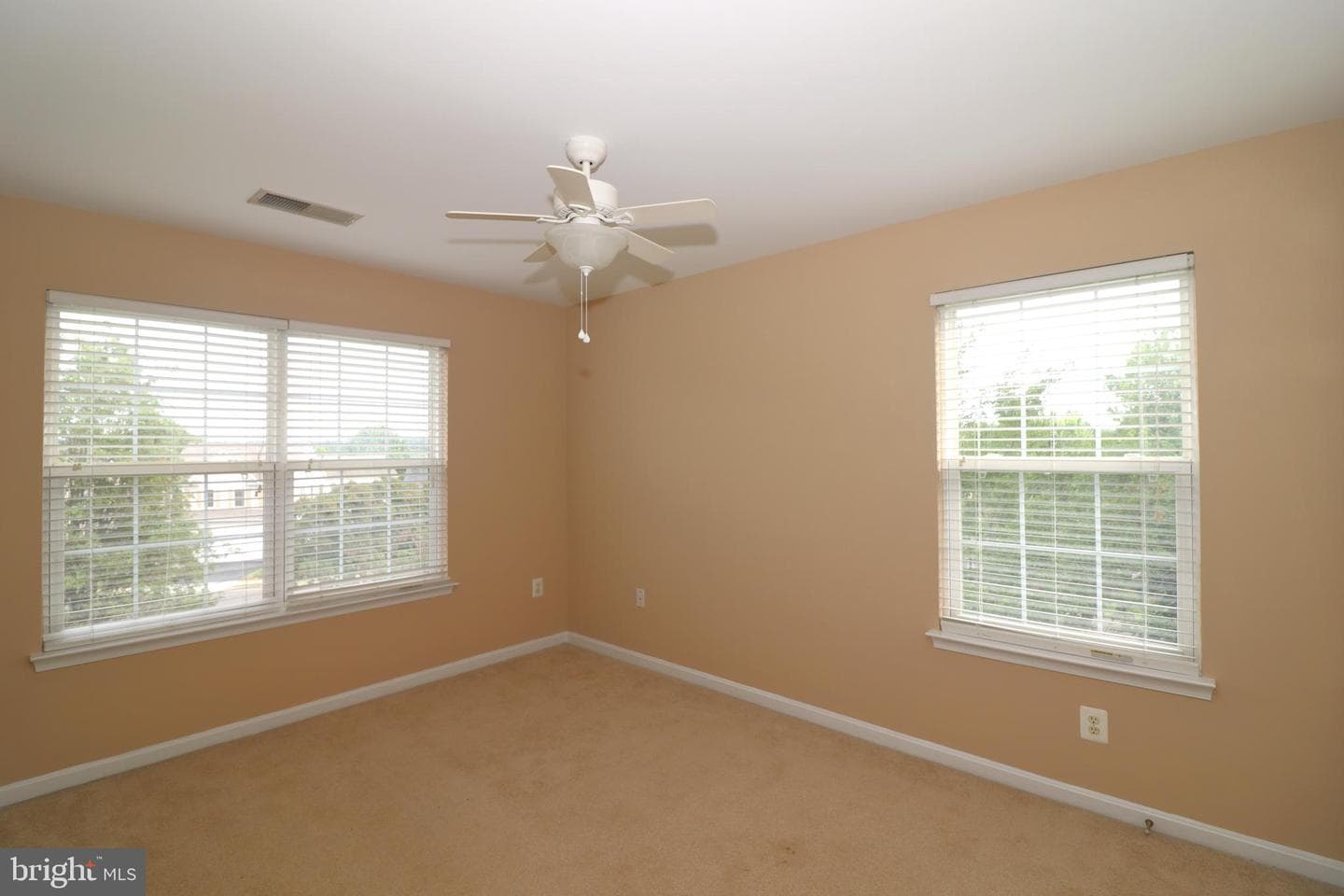 936 Persimmon photo 36
