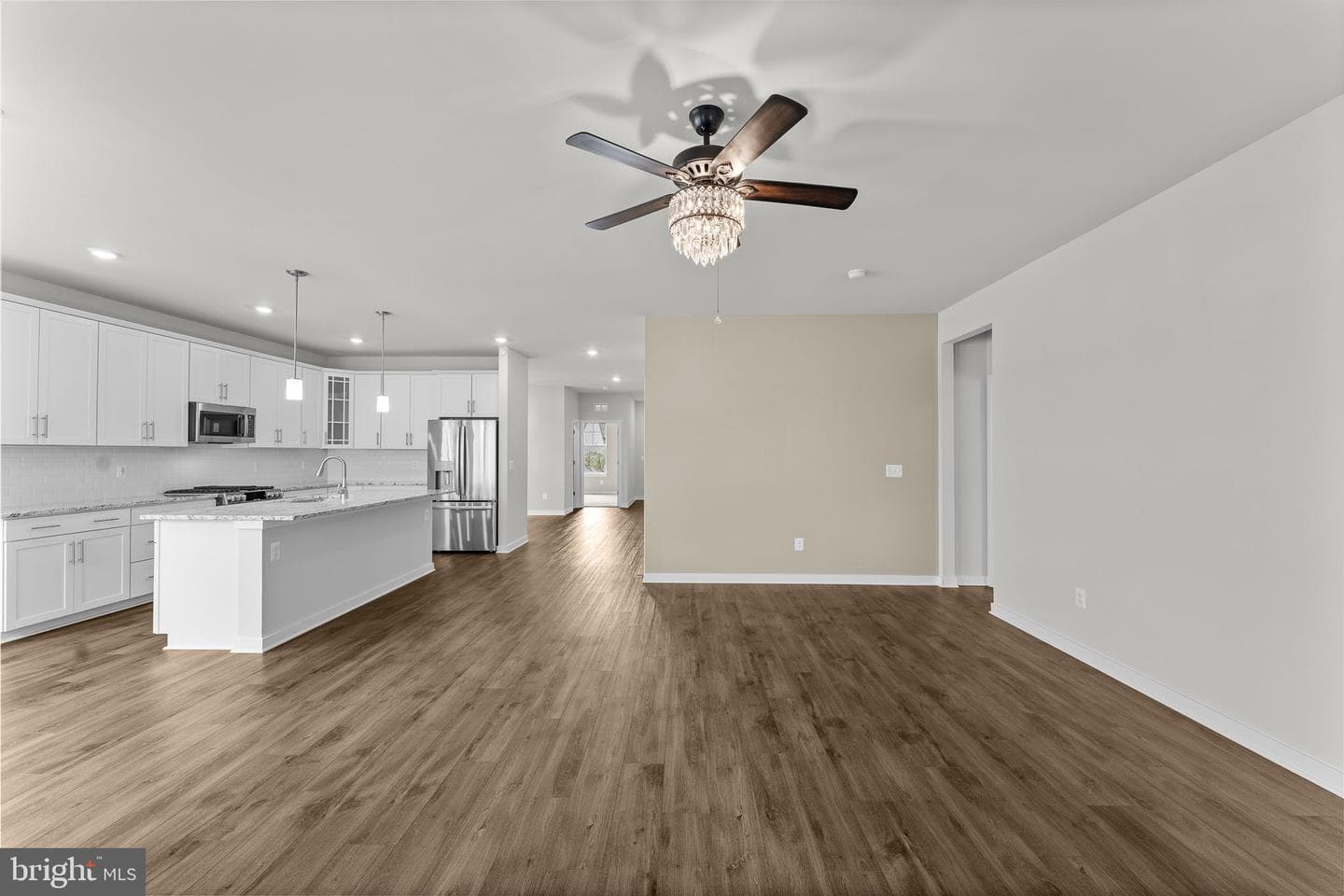 2047 Armstrong Terrace photo 20