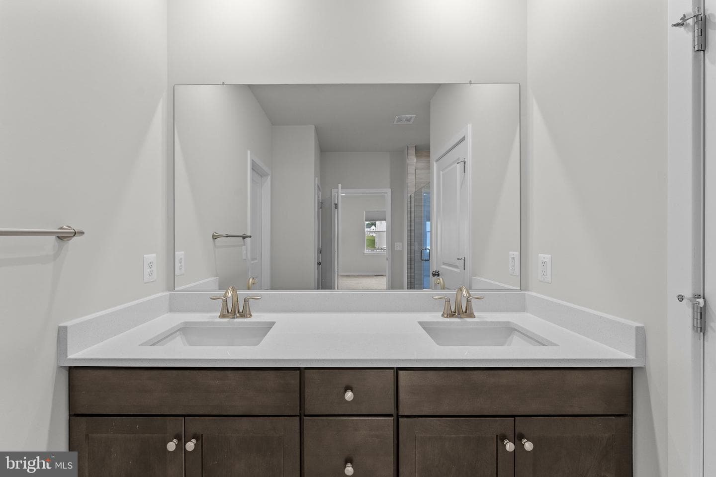 2047 Armstrong Terrace photo 26