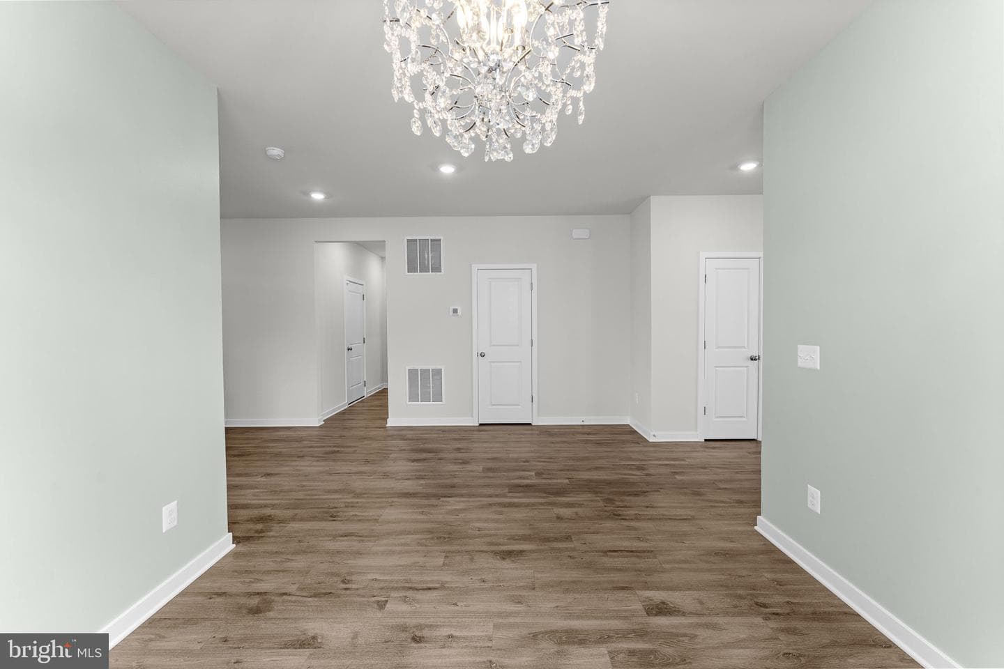 2047 Armstrong Terrace photo 6