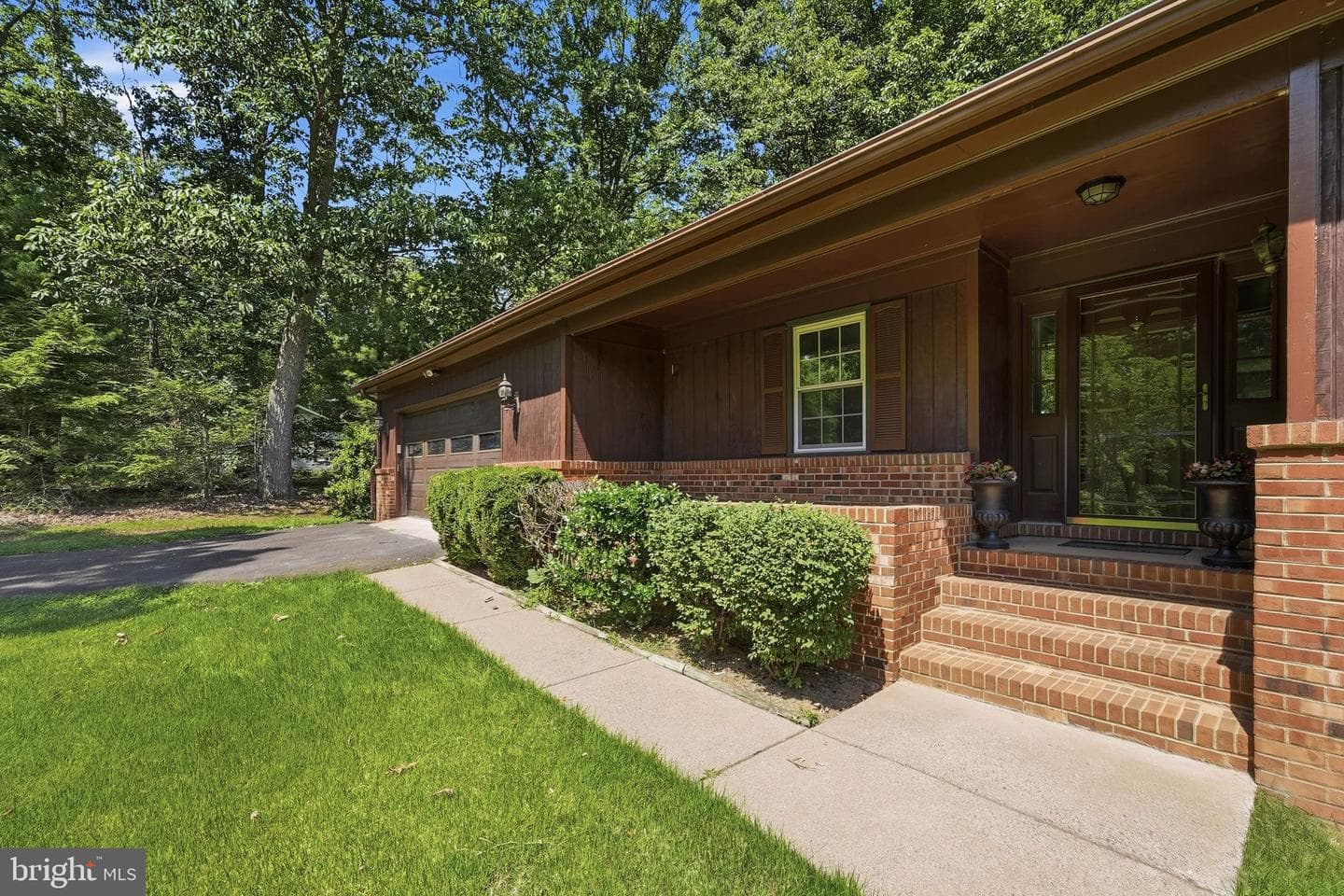 12389 Calvert Street photo 12