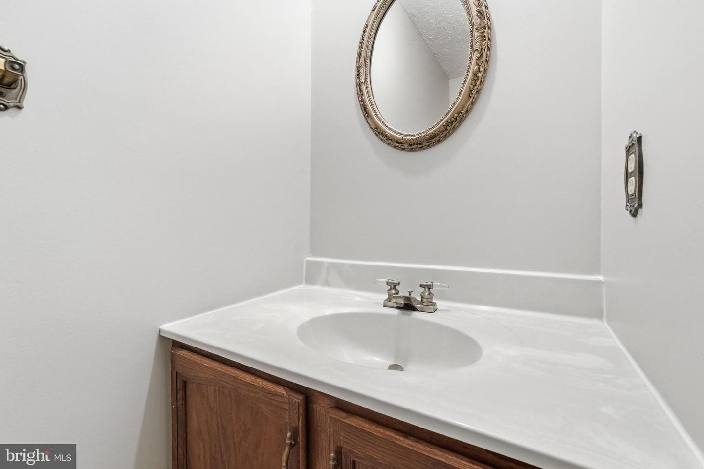 12389 Calvert Street photo 27
