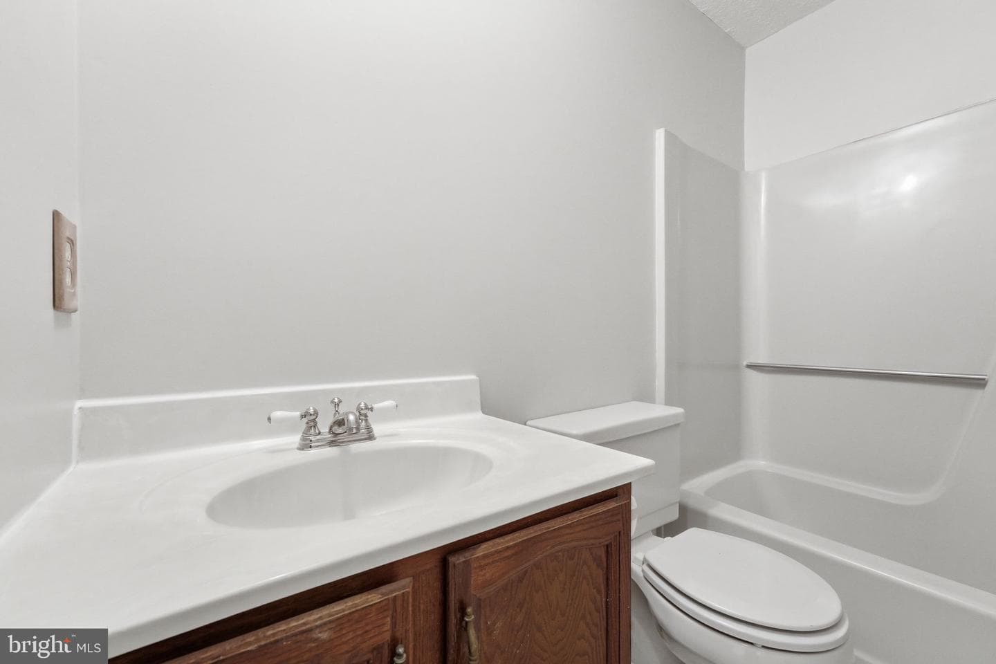12389 Calvert Street photo 31