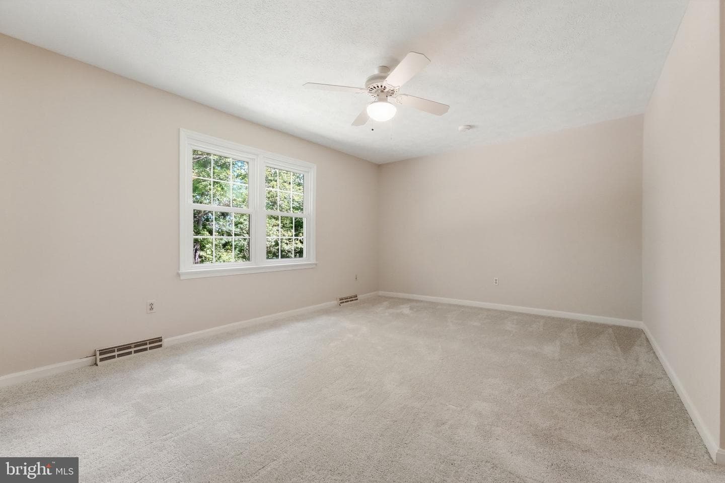 12389 Calvert Street photo 36