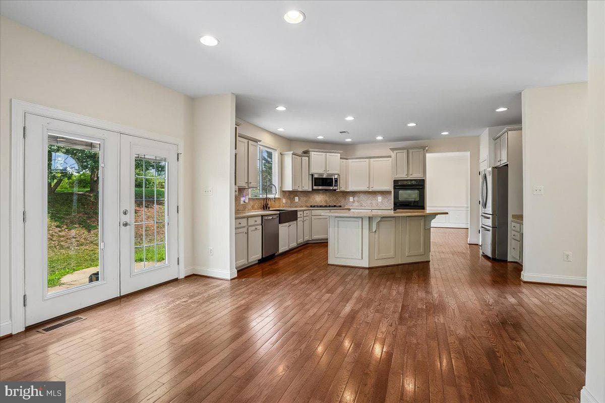 15117 Montanus Drive photo 3