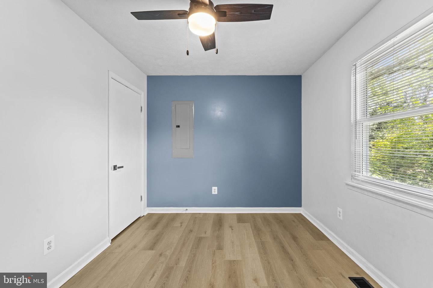 360 Elizabeth Street photo 37