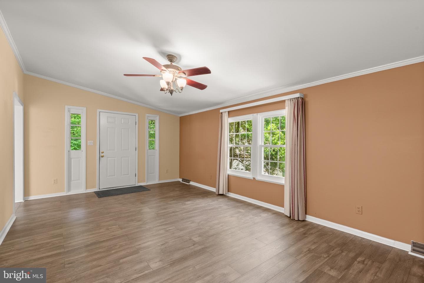 925 Jones Drive photo 4