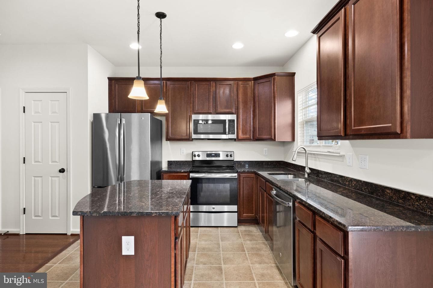 7278 Statesman Boulevard photo 8