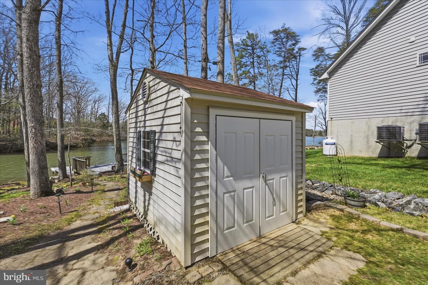 341 Land Or Drive photo 23